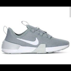 New never been worn gray Nike’s